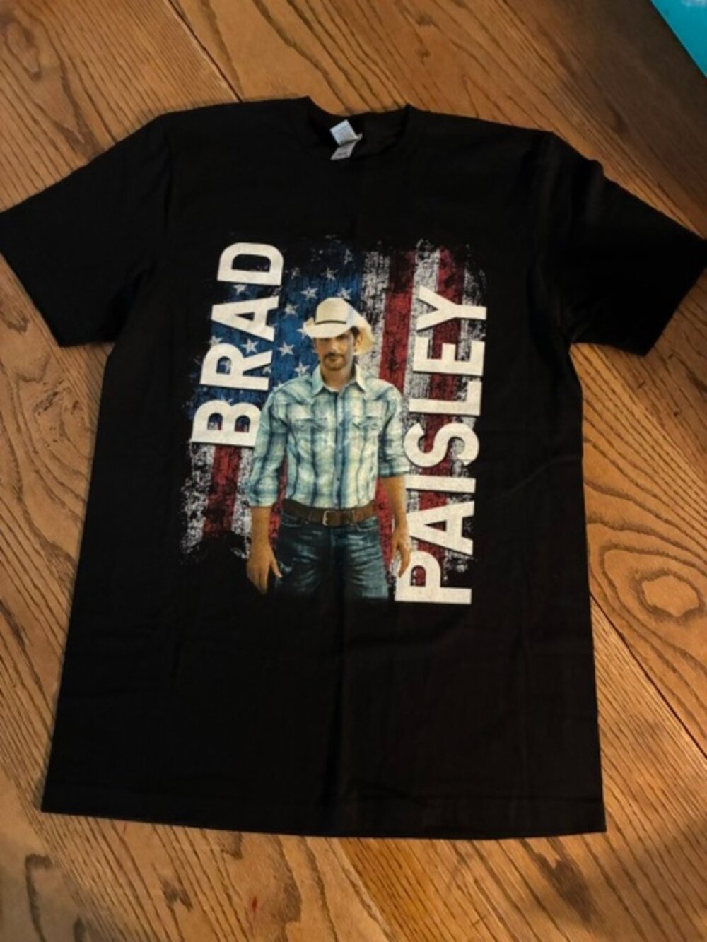 Women's Small Brad Paisley concert tshirt, black, like new
